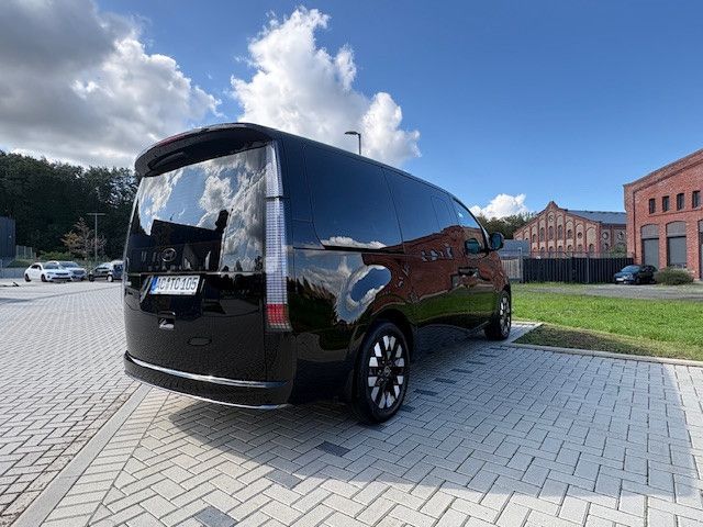 Hyundai Staria 2025 г. Чёрный, пробег 40200 км
