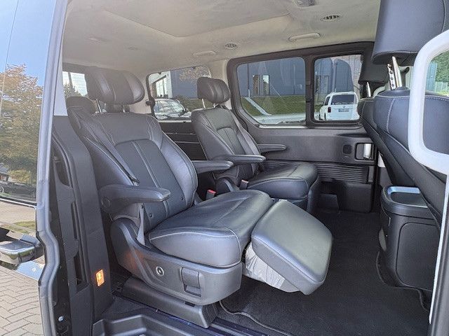 Hyundai Staria 2025 г. Чёрный, пробег 40200 км