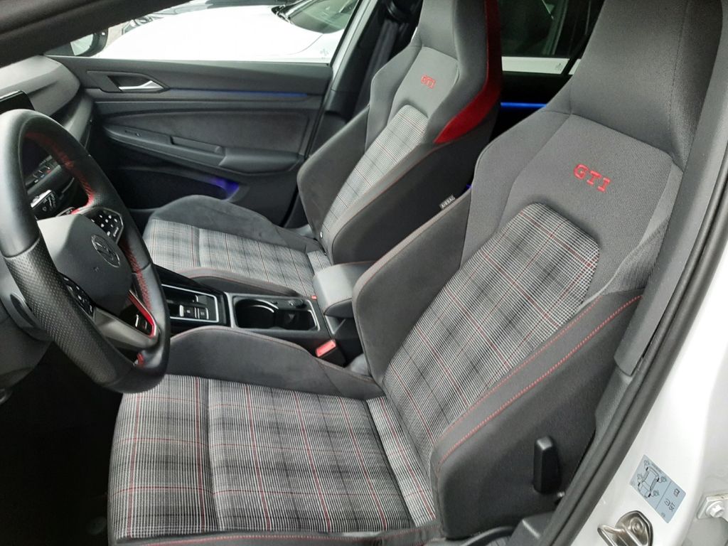 Volkswagen Golf 2024 г. Белый, пробег 41345 км