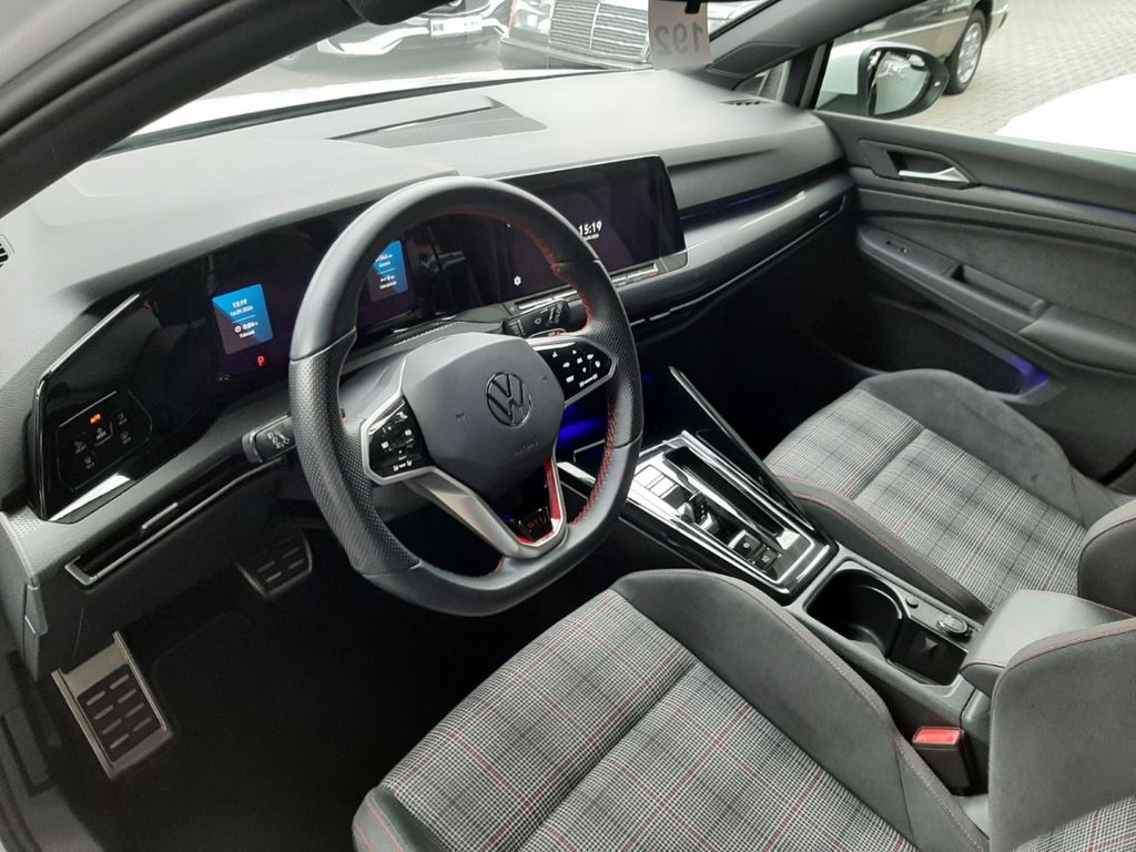 Volkswagen Golf 2024 г. Белый, пробег 41345 км