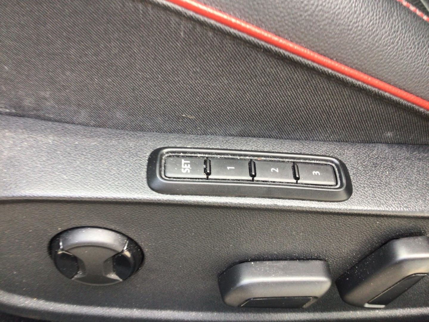 Volkswagen Golf 2024 г. Белый, пробег 56705 км