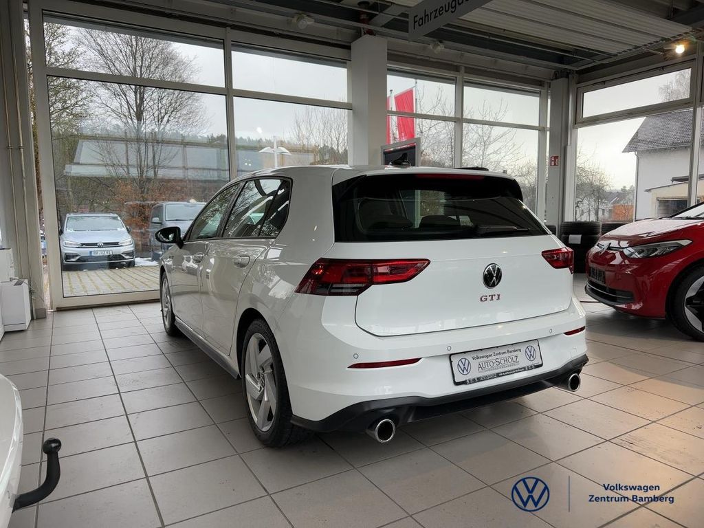 Volkswagen Golf 2024 г. Белый, пробег 24500 км