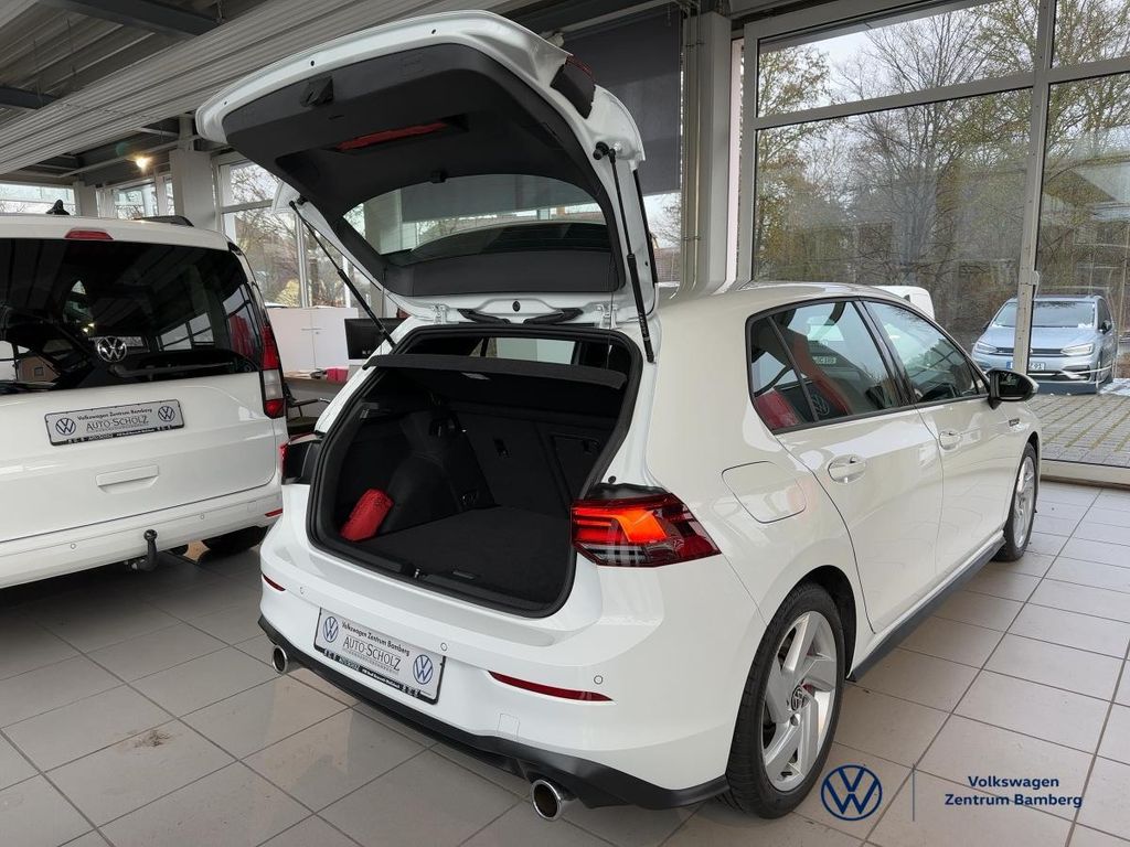 Volkswagen Golf 2024 г. Белый, пробег 24500 км