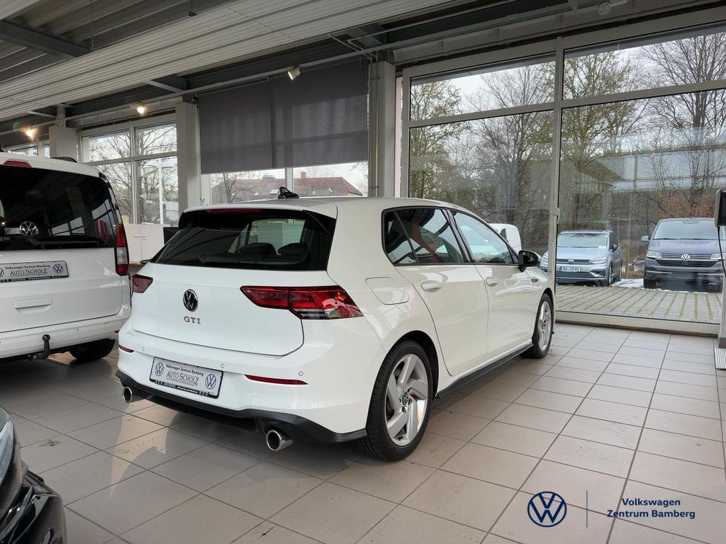 Volkswagen Golf 2024 г. Белый, пробег 24500 км
