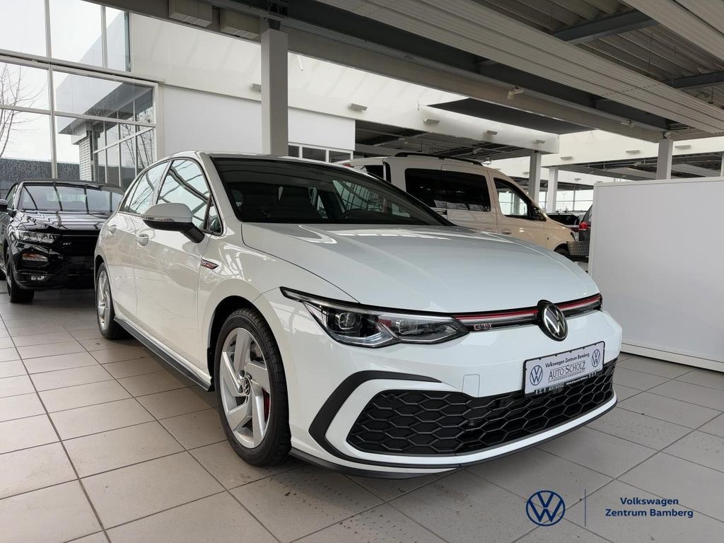 Volkswagen Golf 2024 г. Белый, пробег 24500 км