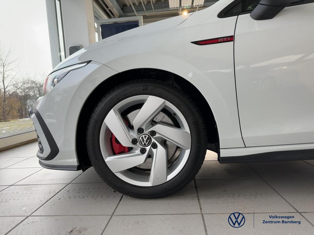 Volkswagen Golf 2024 г. Белый, пробег 24500 км