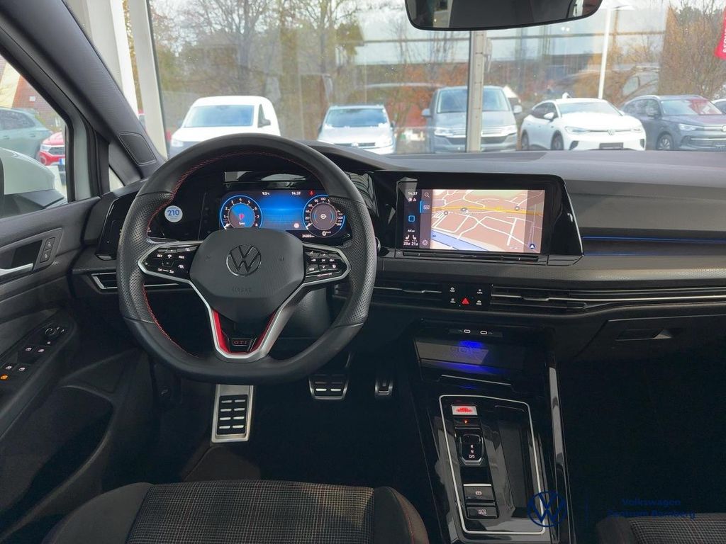 Volkswagen Golf 2024 г. Белый, пробег 24500 км