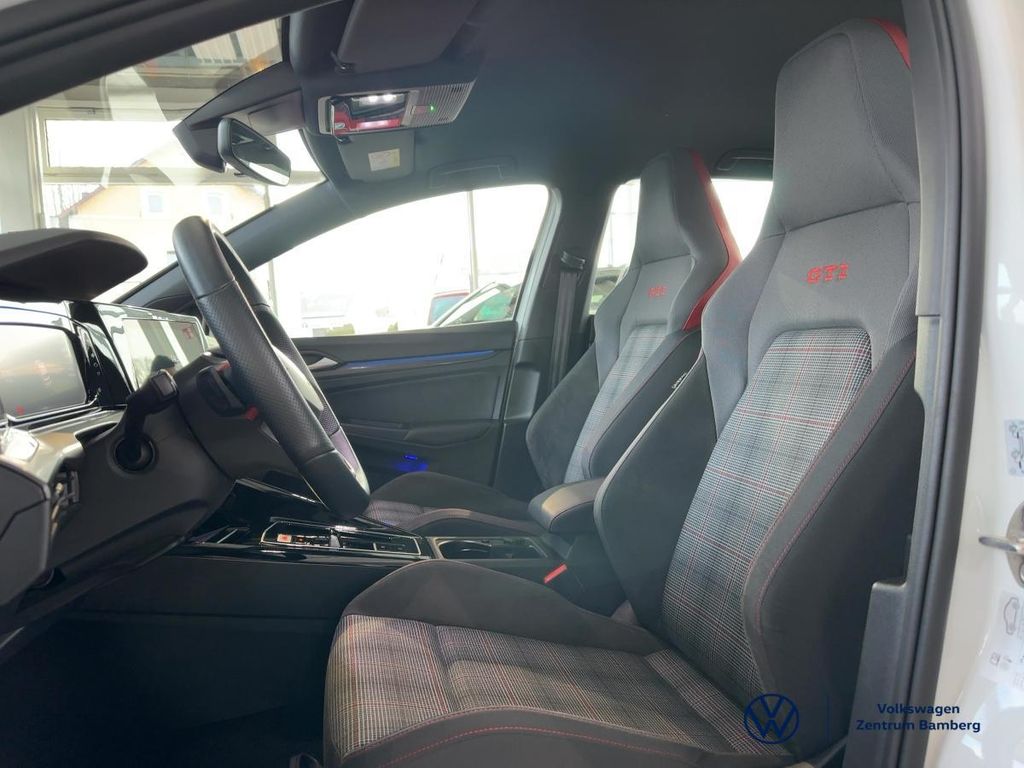 Volkswagen Golf 2024 г. Белый, пробег 24500 км