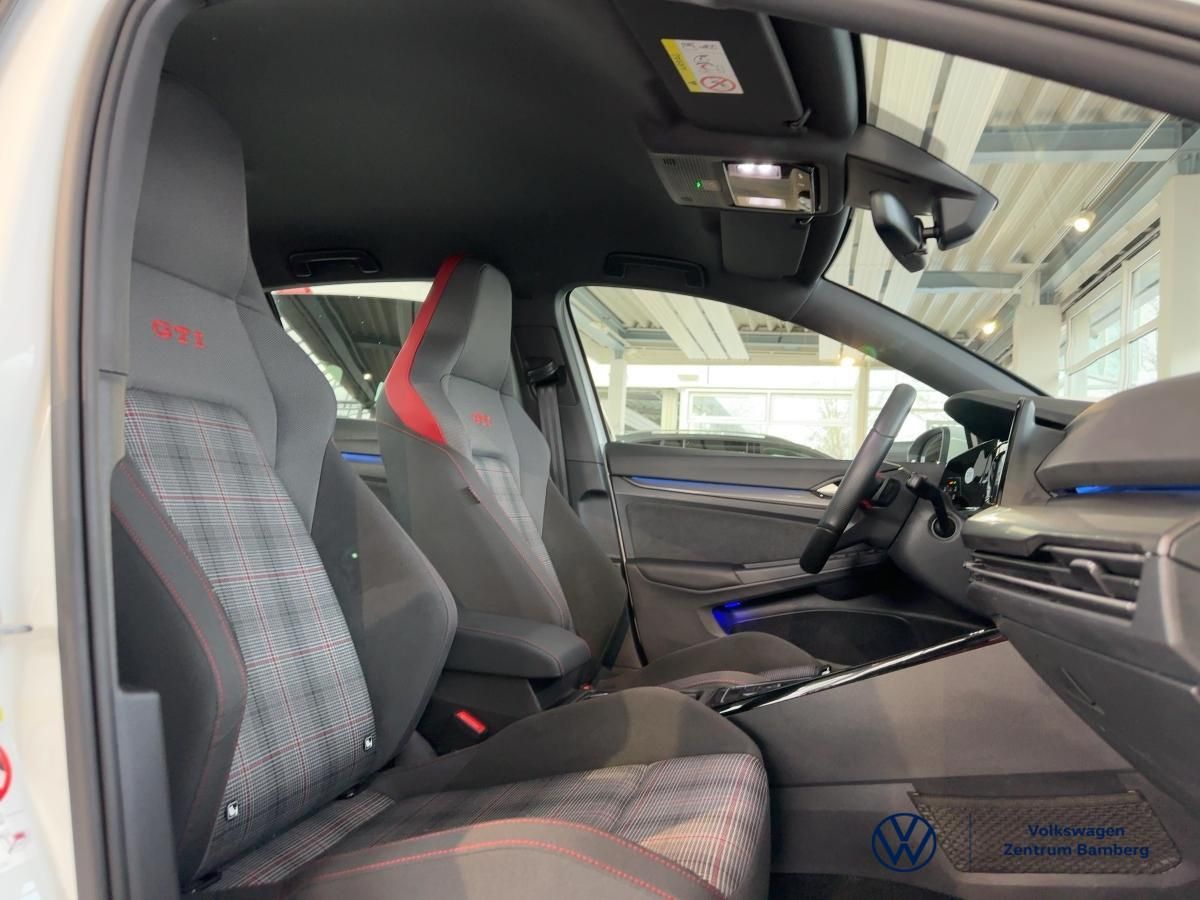 Volkswagen Golf 2024 г. Белый, пробег 24500 км
