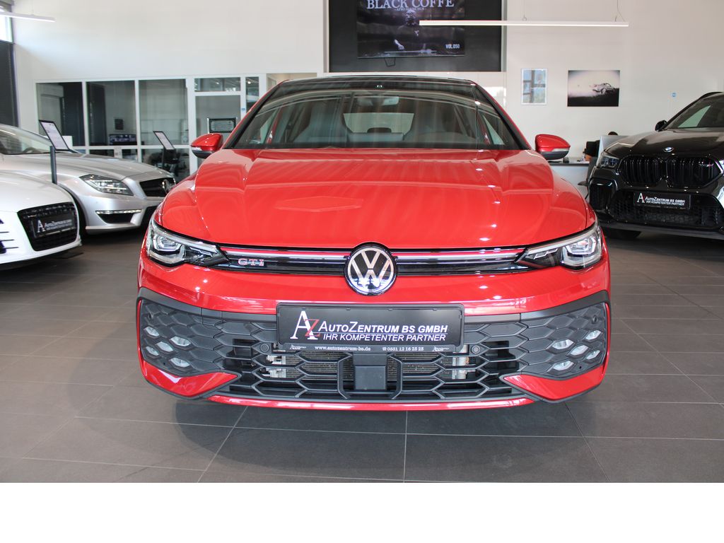 Volkswagen Golf 2025 г. Красный, пробег 16482 км