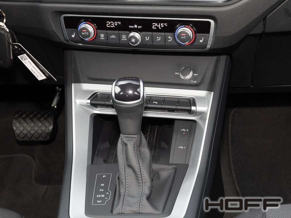 Audi Q3 2023 г. Серебристый, пробег 43600 км