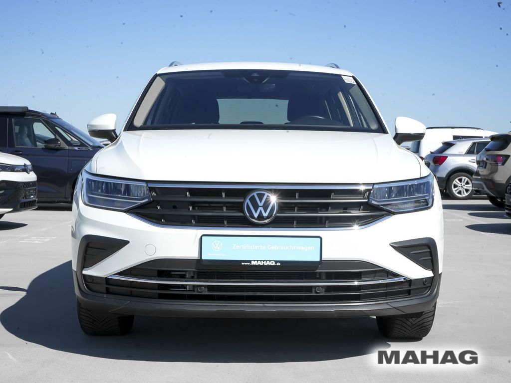 Volkswagen Tiguan 2022 г. Белый, пробег 59965 км