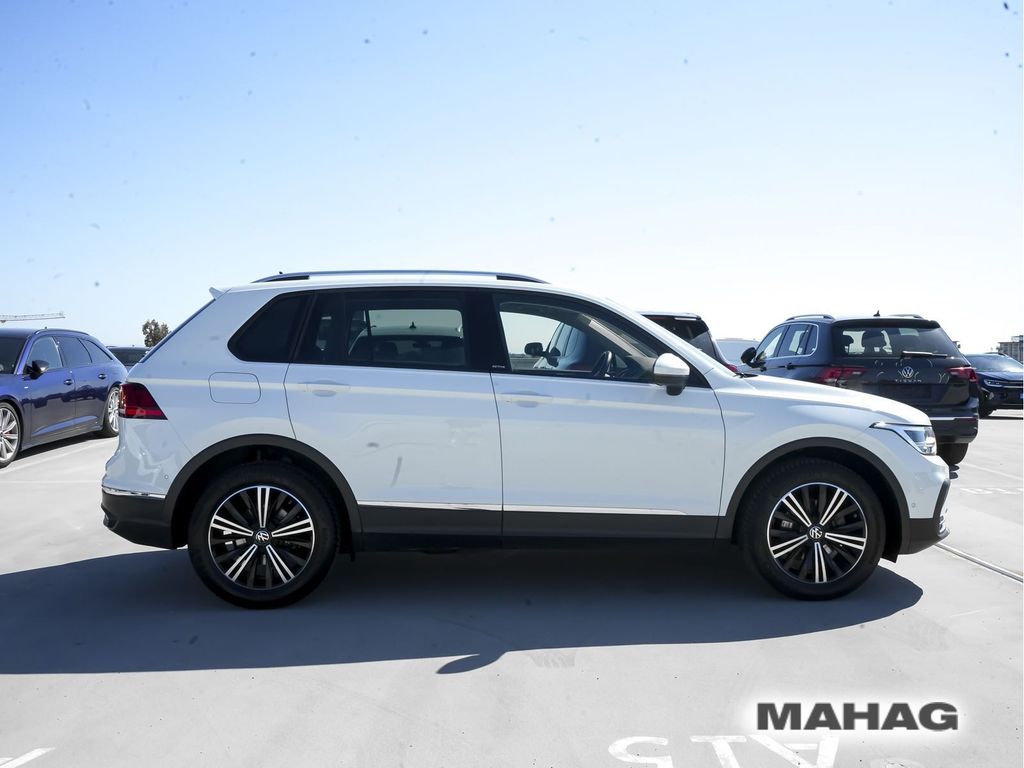 Volkswagen Tiguan 2022 г. Белый, пробег 59965 км