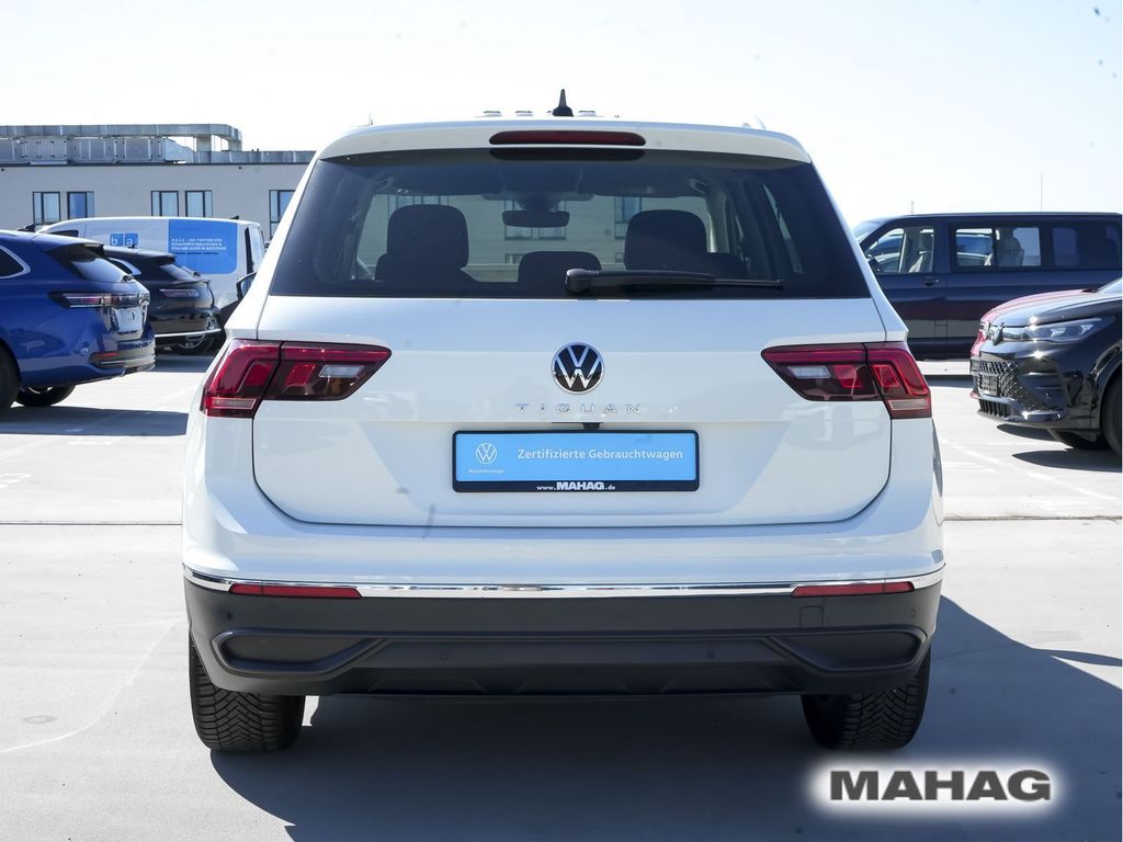Volkswagen Tiguan 2022 г. Белый, пробег 59965 км