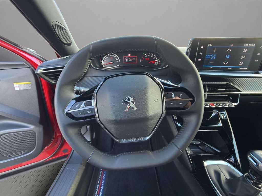 Peugeot 2008 2023 г. Красный, пробег 43206 км