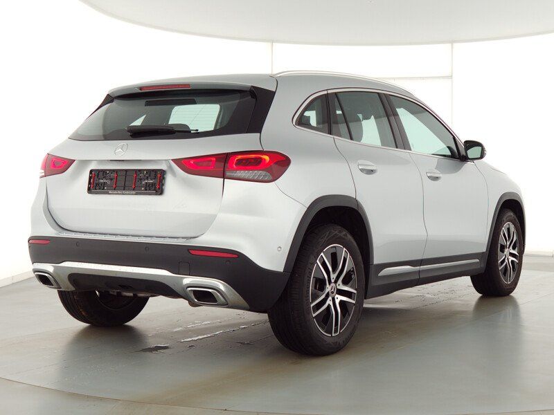 Mercedes-Benz GLA 180 2022 г. Серебристый, пробег 40700 км