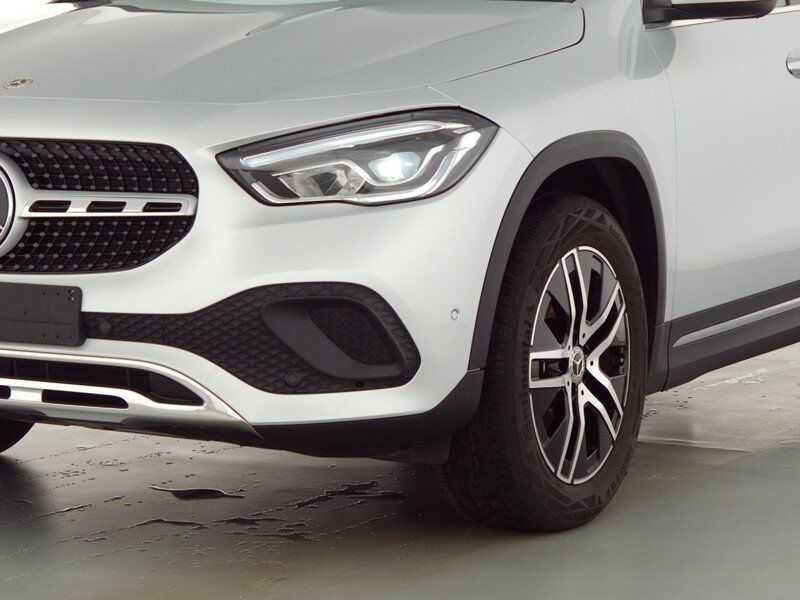 Mercedes-Benz GLA 180 2022 г. Серебристый, пробег 40700 км