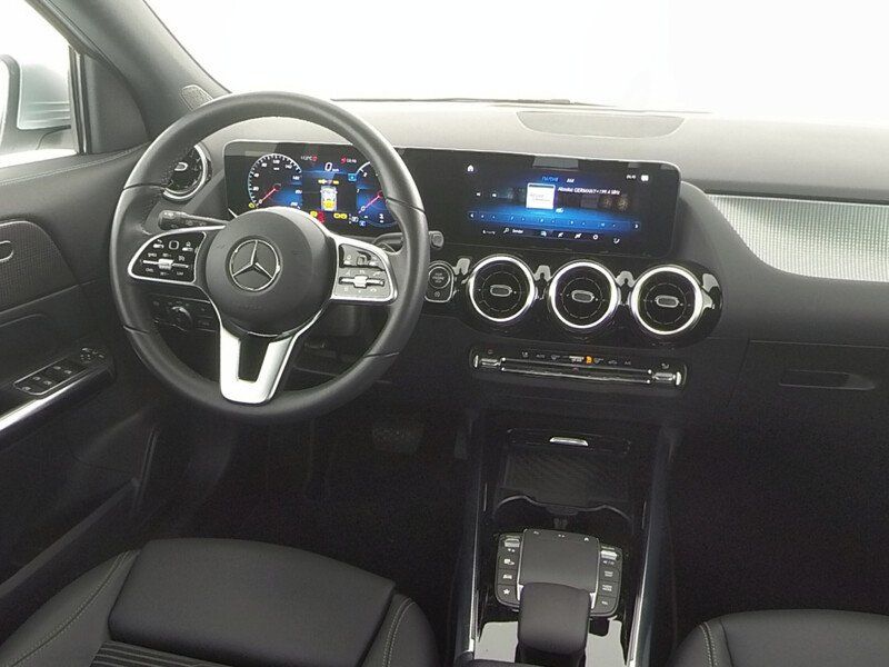 Mercedes-Benz GLA 180 2022 г. Серебристый, пробег 40700 км