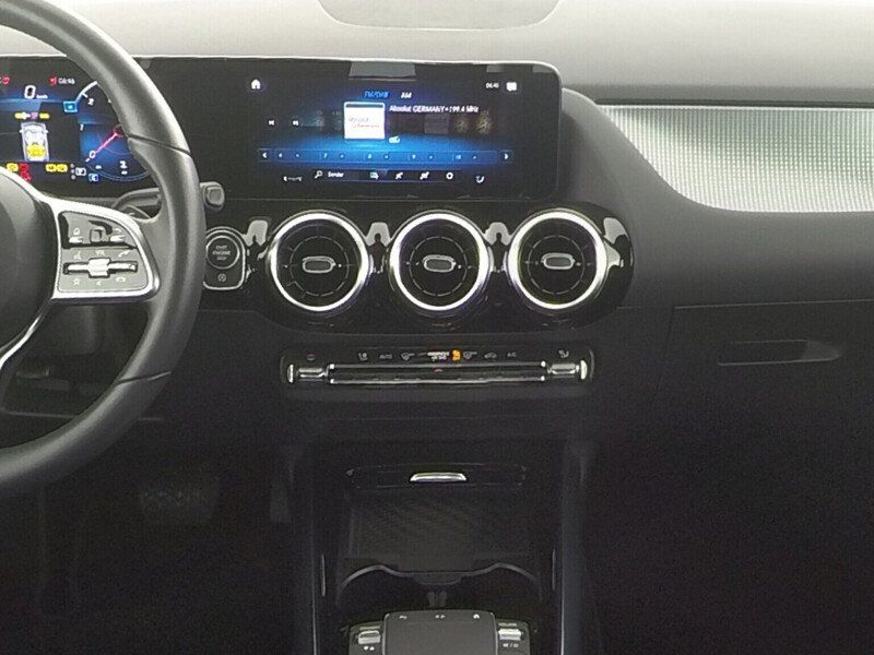 Mercedes-Benz GLA 180 2022 г. Серебристый, пробег 40700 км