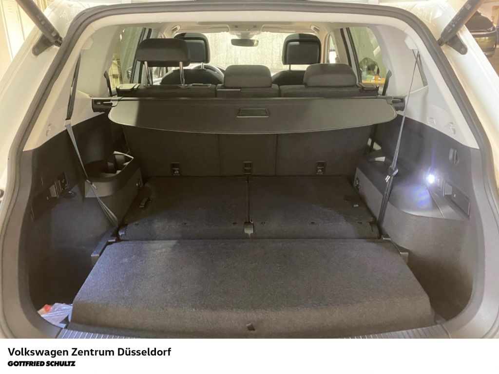 Volkswagen TIGUAN ALLSPACE 2023 г. Белый, пробег 34552 км