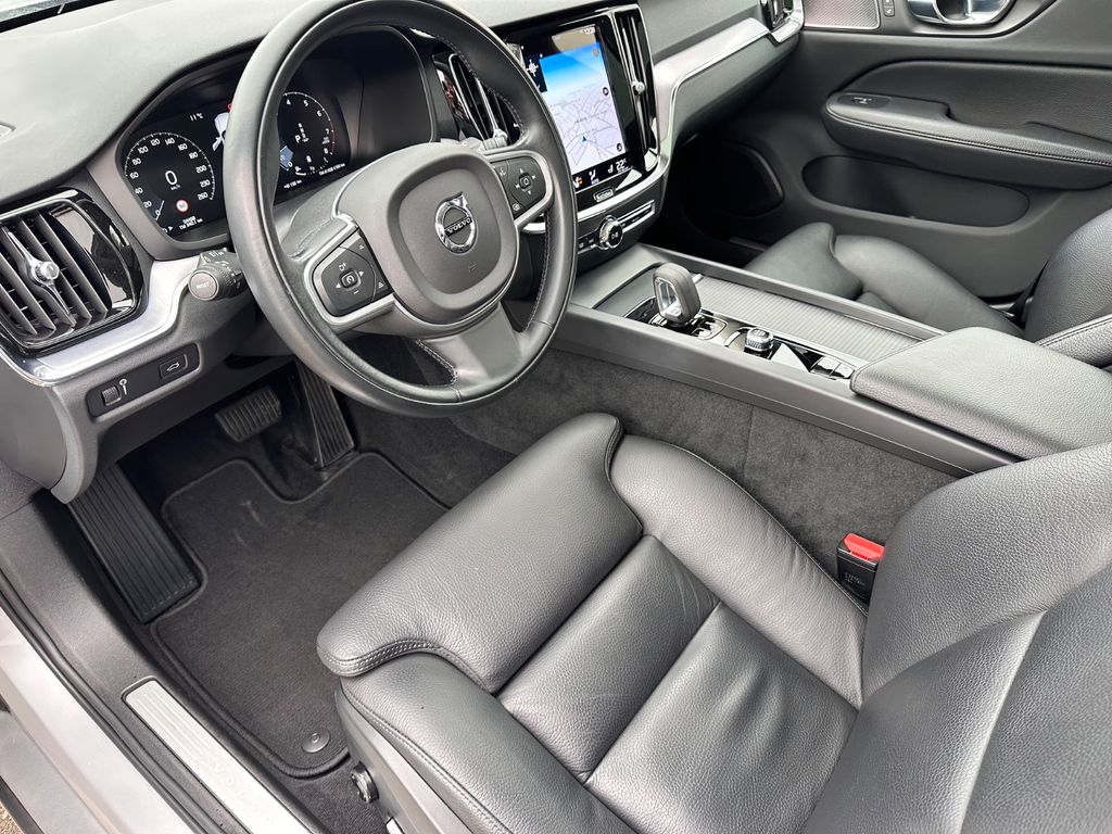 Volvo V60 2021 г. Серебристый, пробег 54600 км