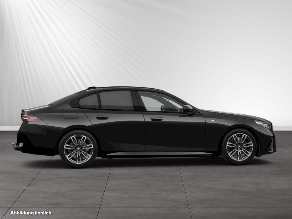 BMW 540 2025 г. Чёрный, пробег 29800 км