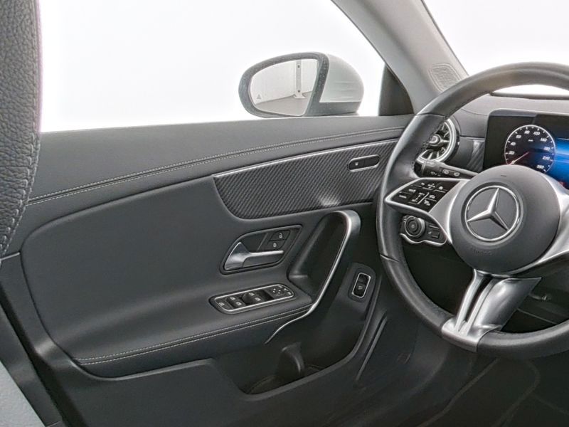 Mercedes-Benz CLA 180 SHOOTING BRAKE 2024 г. Белый, пробег 21200 км