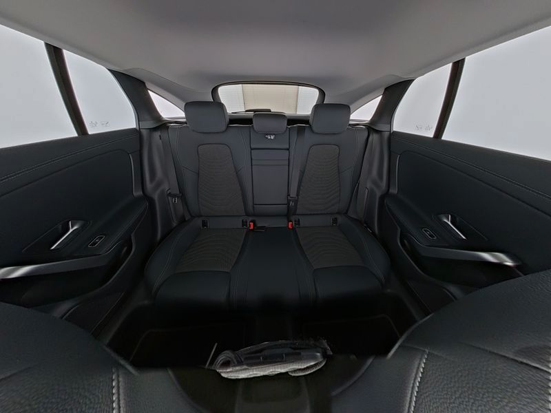 Mercedes-Benz CLA 180 SHOOTING BRAKE 2024 г. Белый, пробег 21200 км
