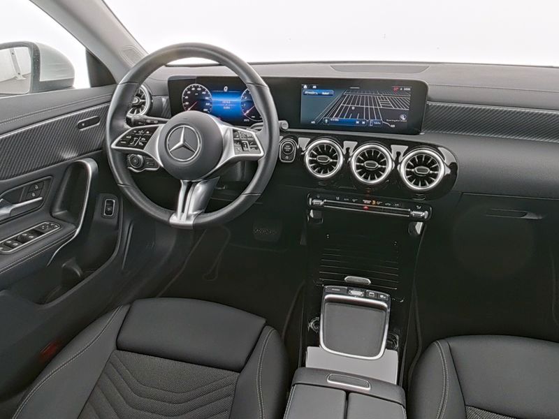 Mercedes-Benz CLA 180 SHOOTING BRAKE 2024 г. Белый, пробег 21200 км