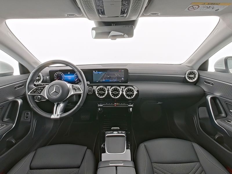 Mercedes-Benz CLA 180 SHOOTING BRAKE 2024 г. Белый, пробег 21200 км