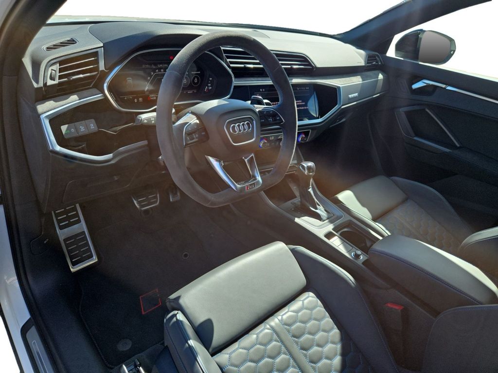 Audi RSQ3 2022 г. Белый, пробег 25851 км