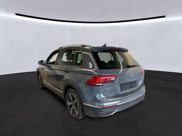 Volkswagen Tiguan 2022 г. Серый, пробег 50418 км