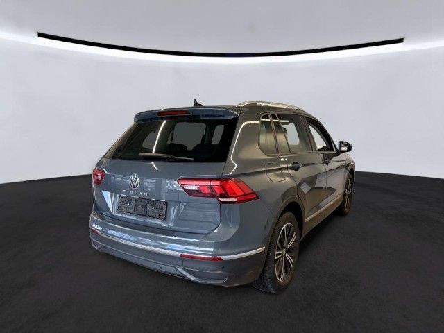 Volkswagen Tiguan 2022 г. Серый, пробег 50418 км