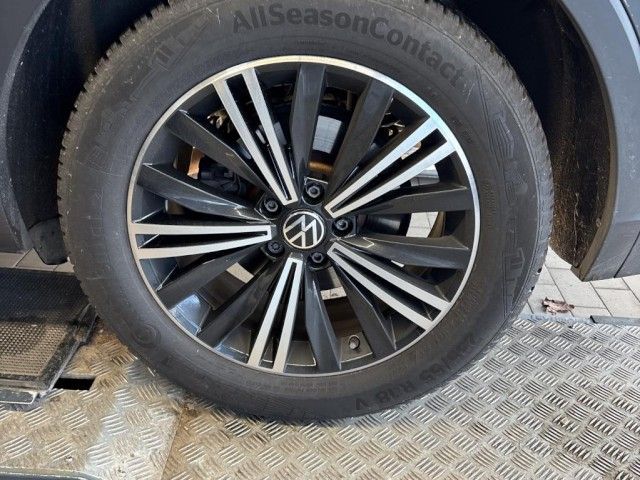 Volkswagen Tiguan 2022 г. Серый, пробег 50418 км