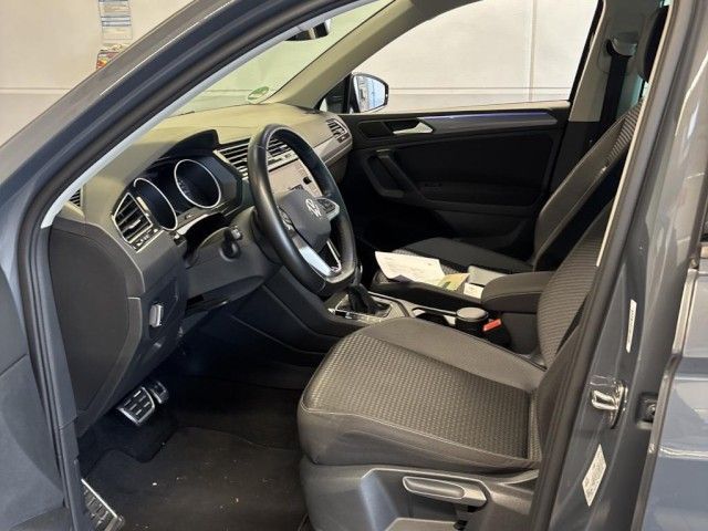Volkswagen Tiguan 2022 г. Серый, пробег 50418 км