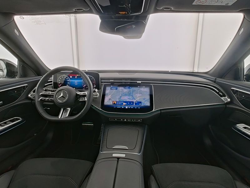Mercedes-Benz E 220 2025 г. Чёрный, пробег 22305 км
