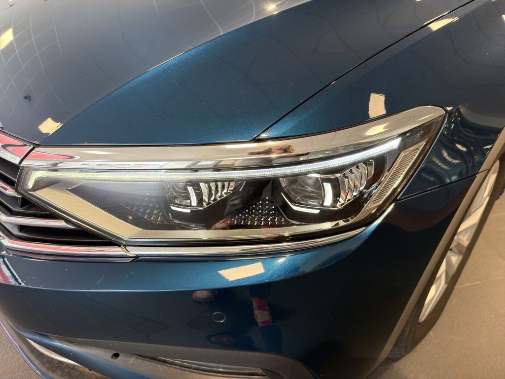 Volkswagen PASSAT VARIANT 2023 г. Синий, пробег 50760 км