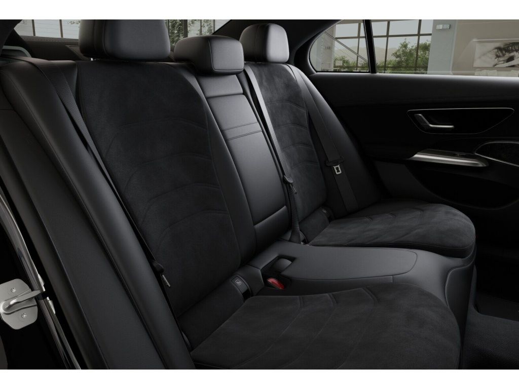 Mercedes-Benz E 220 2025 г. Чёрный, пробег 17842 км