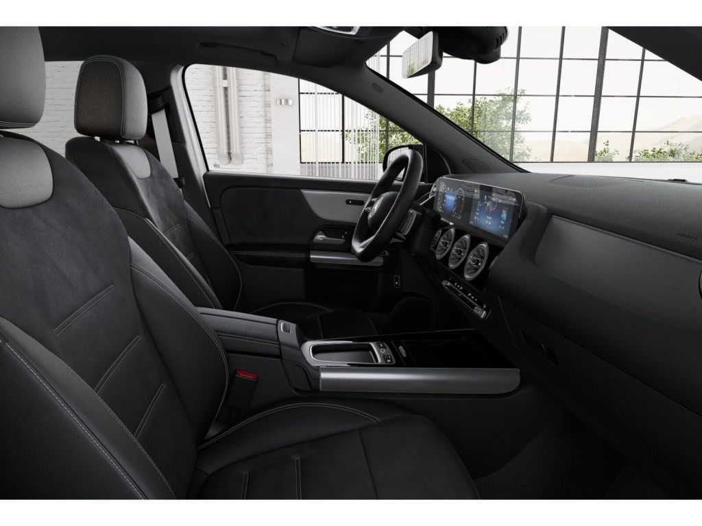 Mercedes-Benz GLA 200 2025 г. Белый, пробег 6456 км