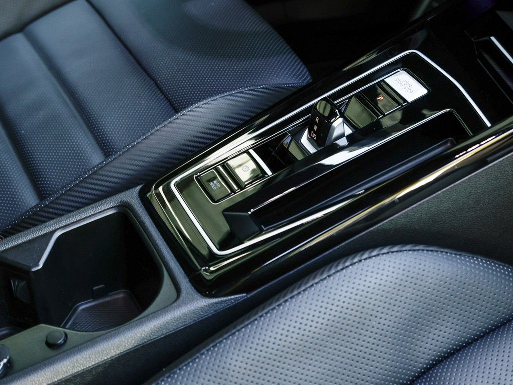Volkswagen Golf 2025 г. Синий, пробег 10180 км