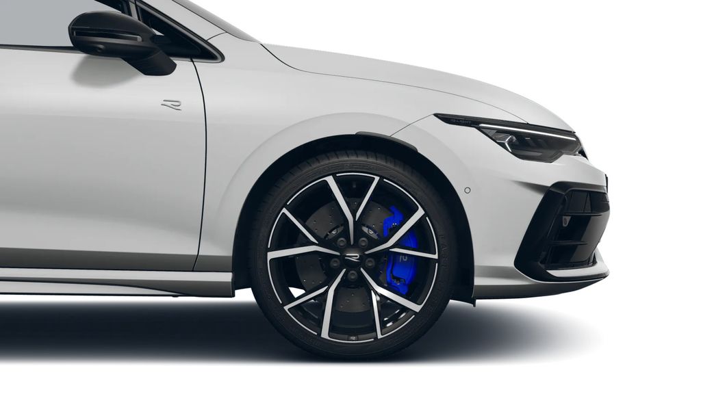 Volkswagen Golf 2024 г. Белый, пробег 4607 км