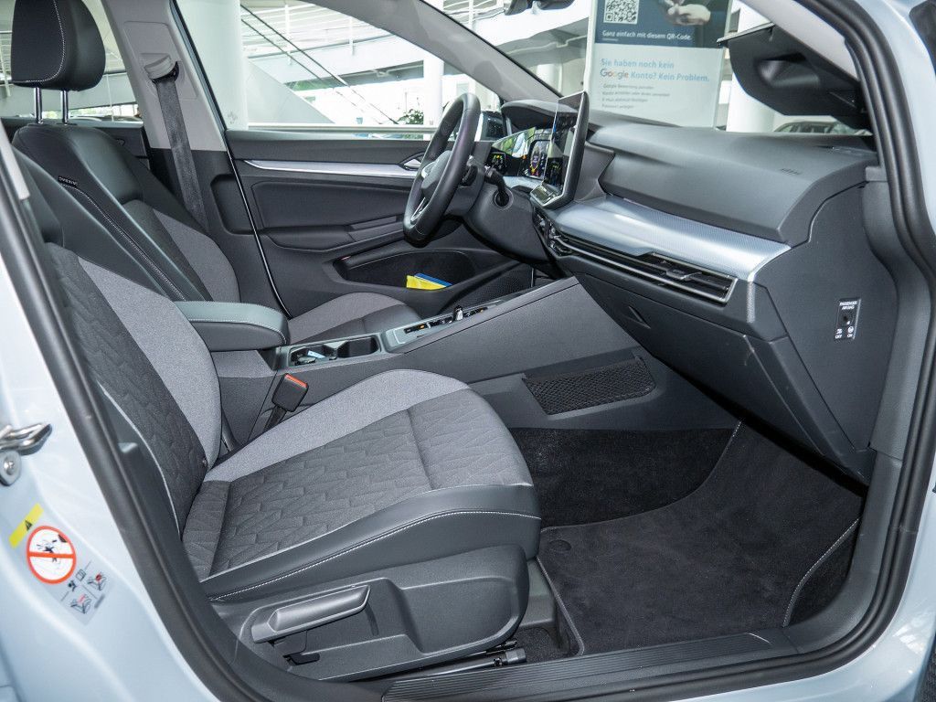 Volkswagen Golf 2025 г. Синий, пробег 21950 км