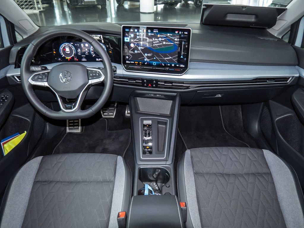 Volkswagen Golf 2025 г. Синий, пробег 21950 км