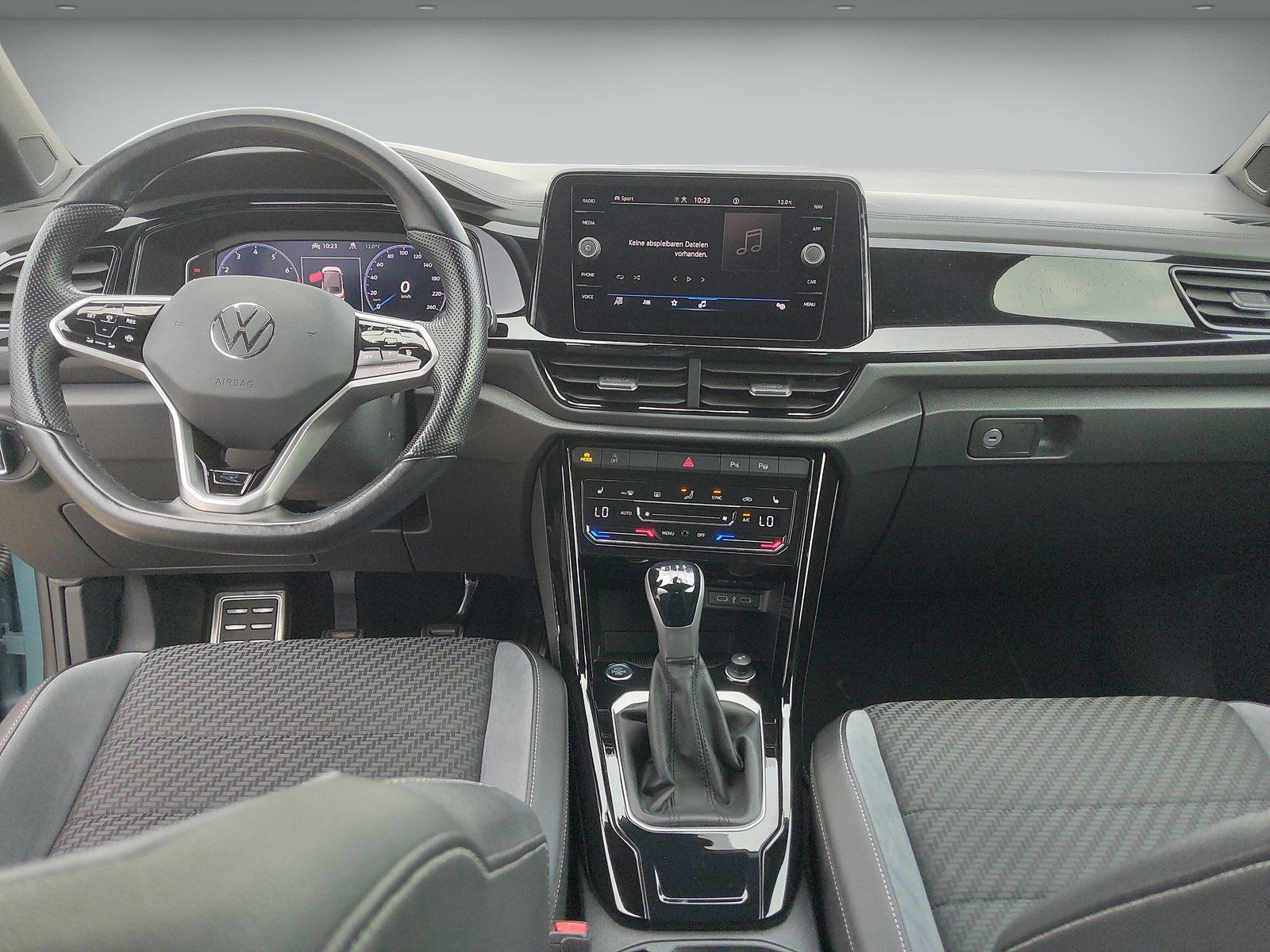 Volkswagen T-Roc 2023 г. Чёрный, пробег 25590 км