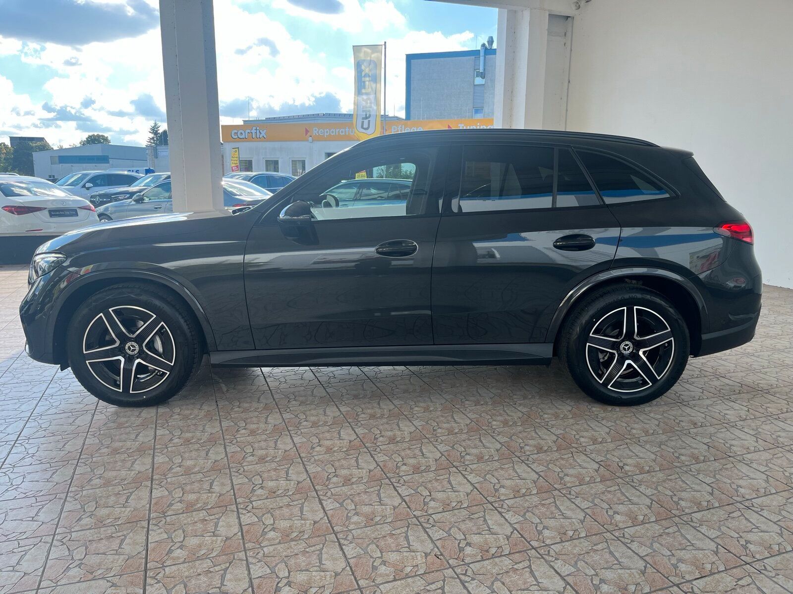 Mercedes-Benz GLC 200 2026 г. Серый, пробег 9959 км