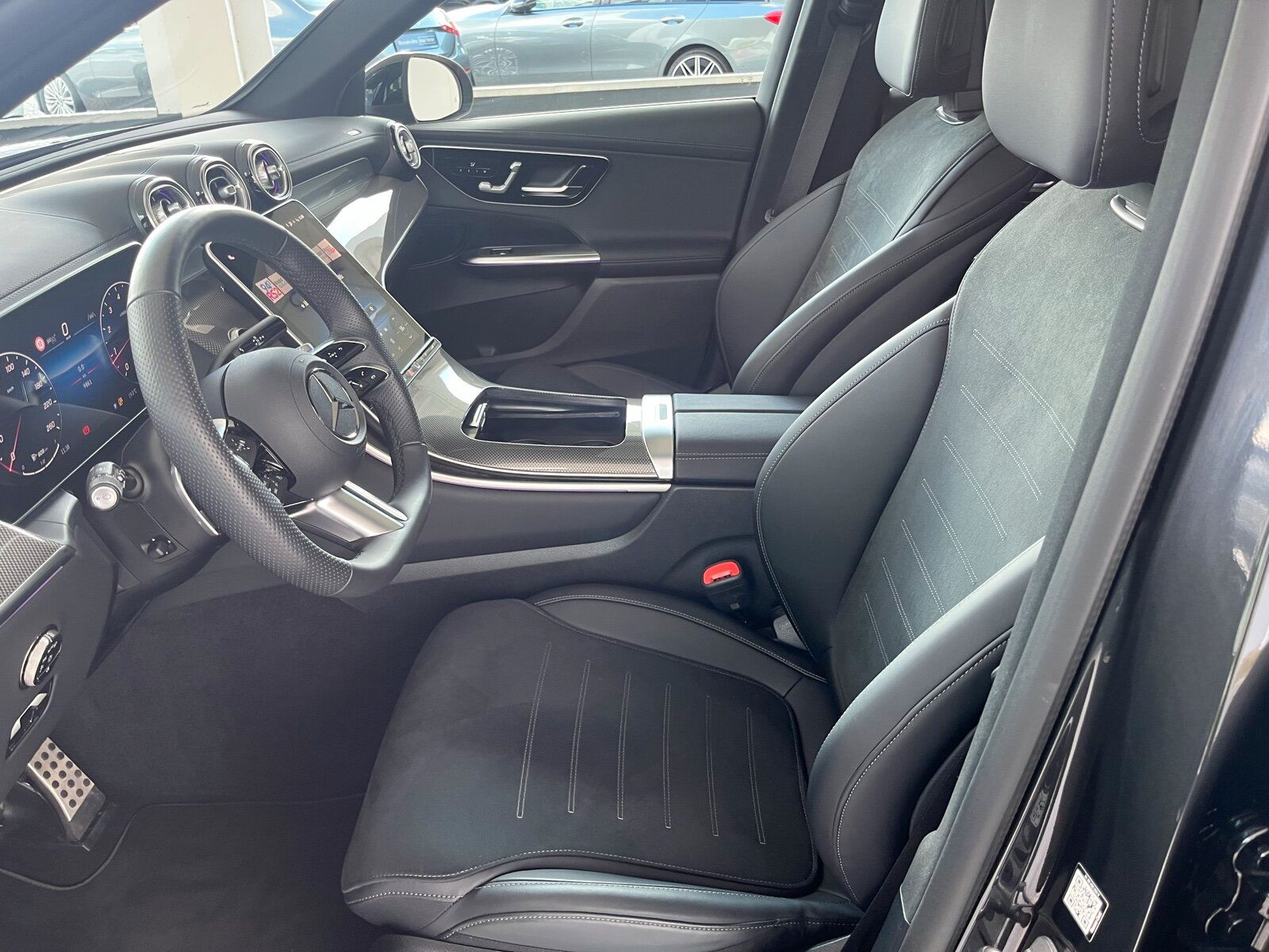 Mercedes-Benz GLC 200 2026 г. Серый, пробег 9959 км