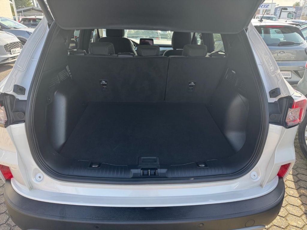 Ford Kuga 2022 г. Белый, пробег 57656 км