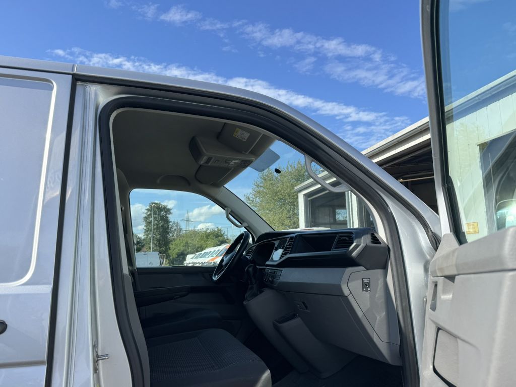 Volkswagen T6 TRANSPORTER 2023 г. Серебристый, пробег 30000 км