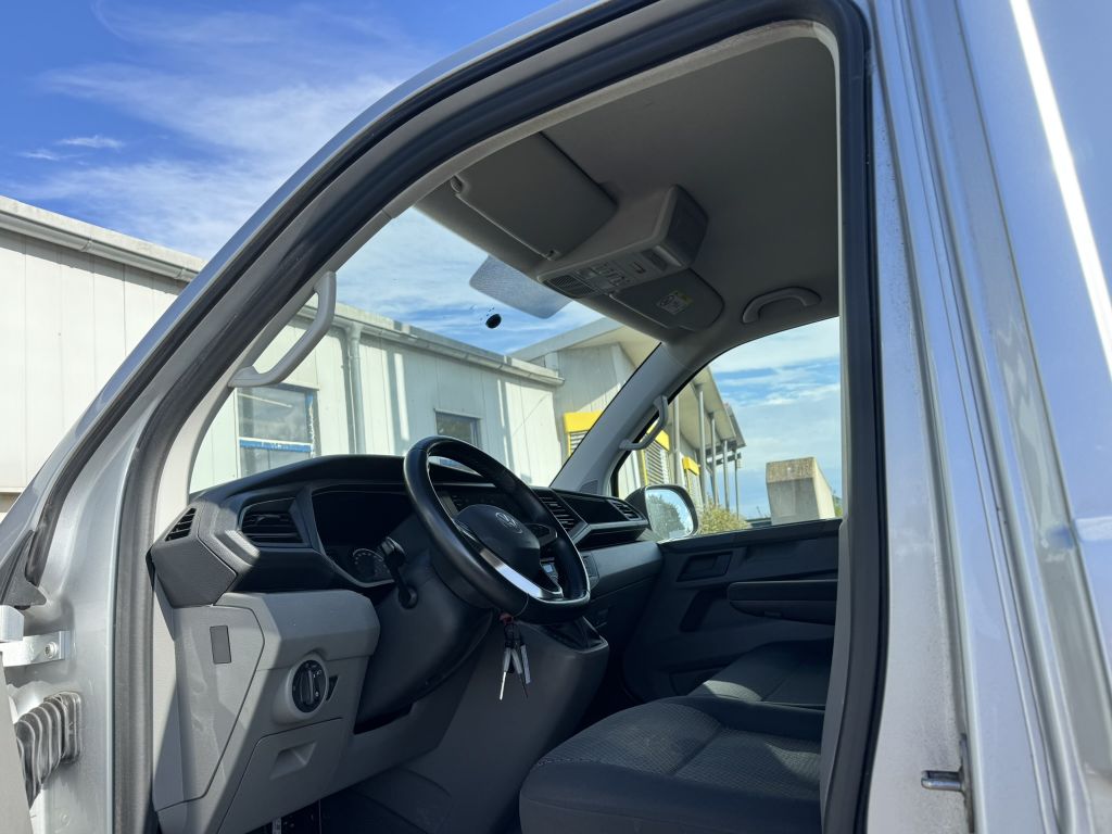 Volkswagen T6 TRANSPORTER 2023 г. Серебристый, пробег 30000 км