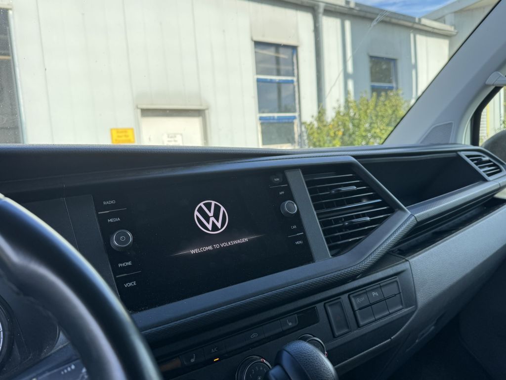 Volkswagen T6 TRANSPORTER 2023 г. Серебристый, пробег 30000 км